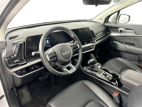 Used 2023 Kia Sportage EX image 3
