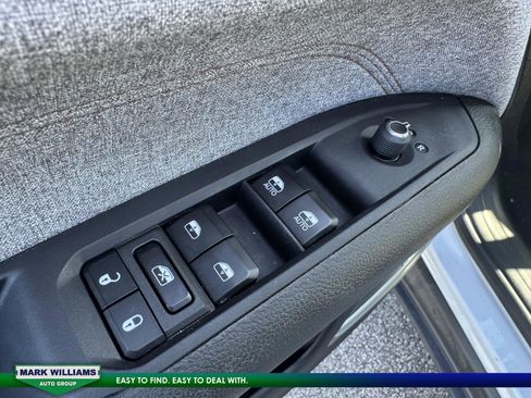 Used 2024 Jeep Compass Latitude w/ Sun and Sound Group image 29