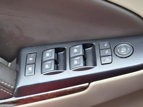 Used 2019 Chevrolet Suburban LT image 27