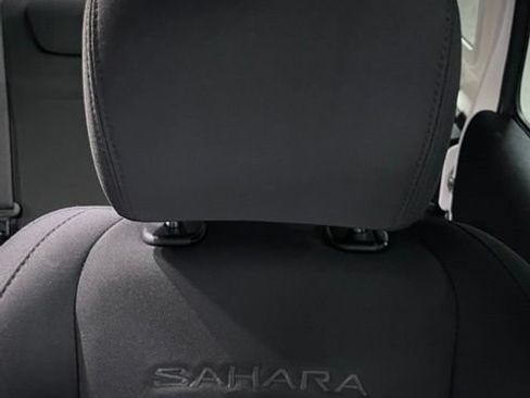 Used 2021 Jeep Wrangler Unlimited Sahara w/ Uconnect 4C Nav & Sound Group AWD/4WD image 18