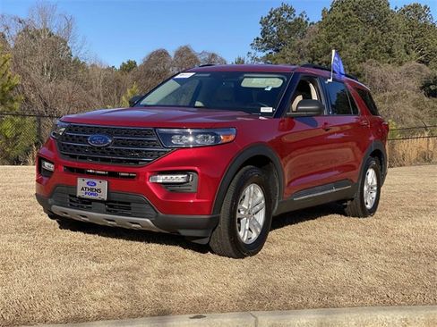 Certified 2022 Ford Explorer XLT w/ Equipment Group 202A image 11
