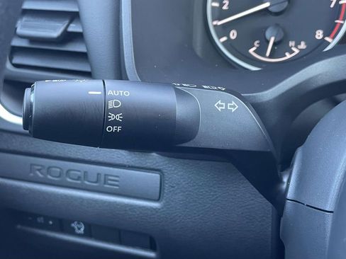 Used 2025 Nissan Rogue S image 23