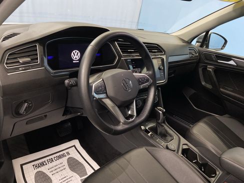 Used 2024 Volkswagen Tiguan SE image 10