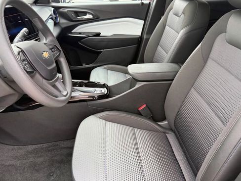Used 2025 Chevrolet Trax LT FWD image 10