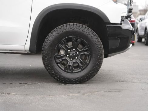 Used 2023 Chevrolet Silverado 1500 ZR2 w/ Technology Package image 4