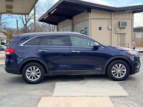 Used 2018 Kia Sorento LX image 4