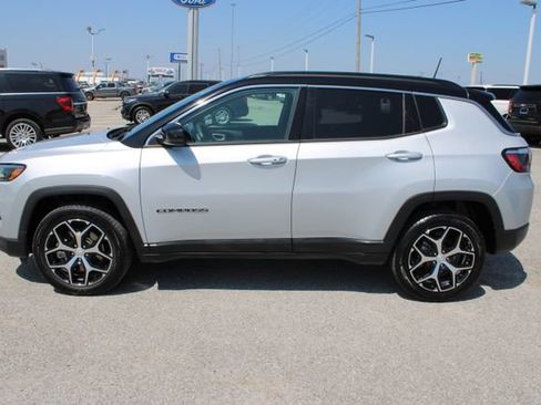 Used 2024 Jeep Compass Limited AWD/4WD image 9