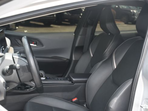 Certified 2024 Toyota Prius XLE FWD image 11
