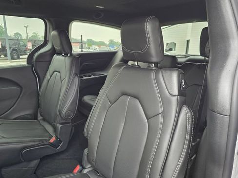 New 2027 Chrysler Pacifica Select FWD image 28