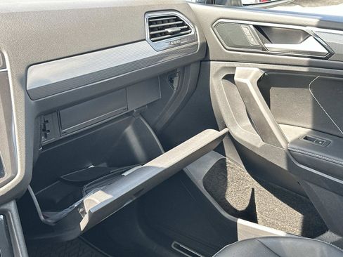 Used 2023 Volkswagen Tiguan SE R-Line image 33