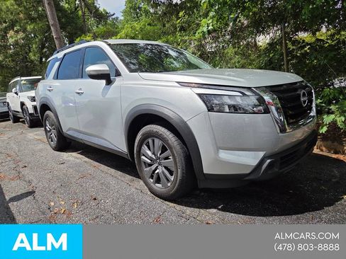 Used 2025 Nissan Pathfinder SV FWD image 26