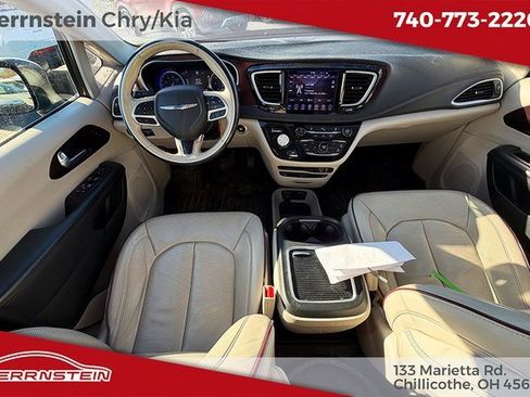 Used 2018 Chrysler Pacifica Limited w/ Tire & Wheel Group image 13