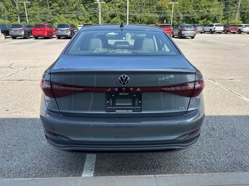 New 2025 Volkswagen Jetta SE image 6