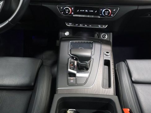 Used 2020 Audi Q5 e Prestige w/ Prestige Package image 20