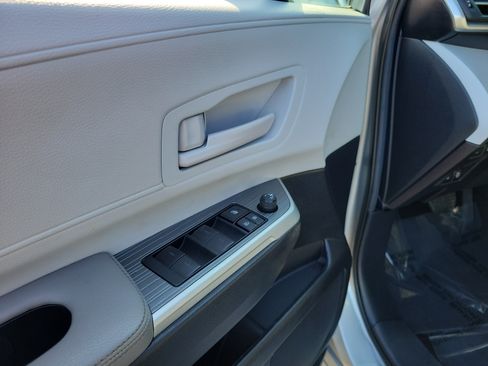Used 2025 Toyota Sienna LE FWD image 18