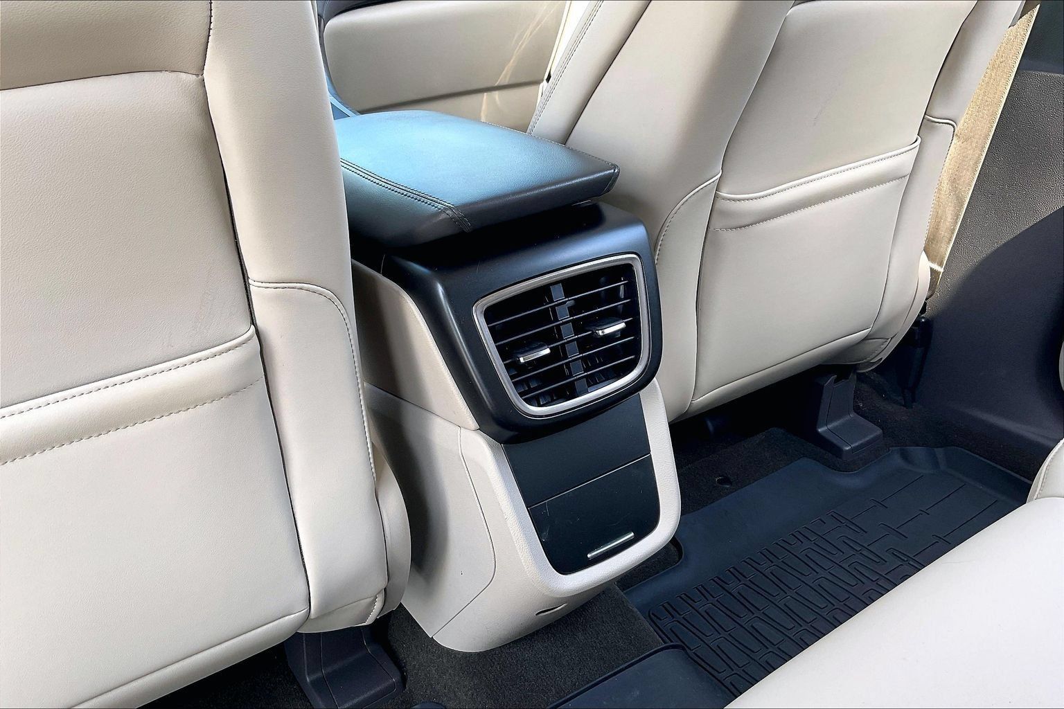 Used 2019 Lincoln Nautilus Select w/ Cargo Utility Package FWD image 23