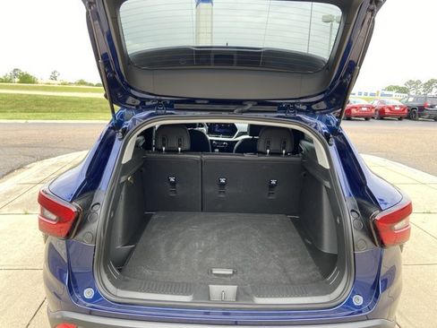 Used 2024 Chevrolet Trax LT w/ Driver Confidence Package FWD image 26