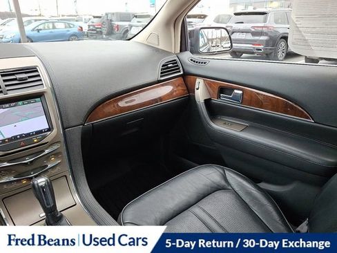 Used 2013 Lincoln MKX AWD image 18