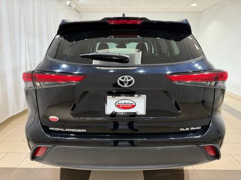 Used 2023 Toyota Highlander XLE image 4