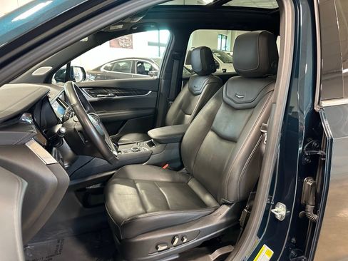 Used 2025 Cadillac XT6 Premium Luxury image 12