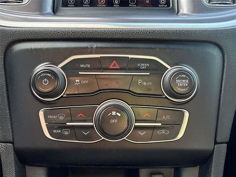 Used 2019 Dodge Charger SXT image 17