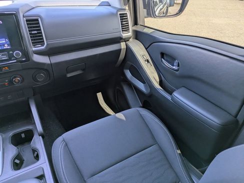 Certified 2023 Nissan Frontier SV w/ Tow Package AWD/4WD image 18