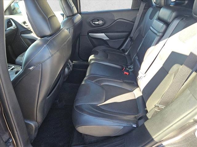 Used 2018 Jeep Cherokee Latitude Plus FWD image 16