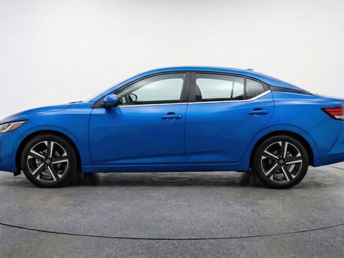 Used 2025 Nissan Sentra SV image 5