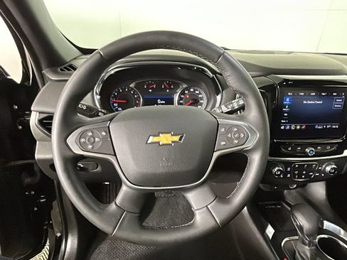 Used 2023 Chevrolet Traverse LT FWD image 16