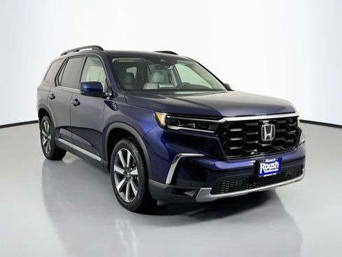 Certified 2023 Honda Pilot Touring image 3