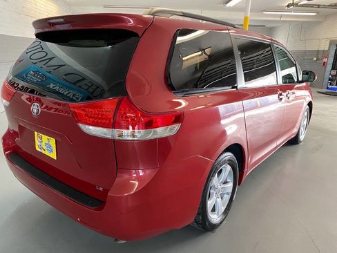Used 2012 Toyota Sienna LE image 4