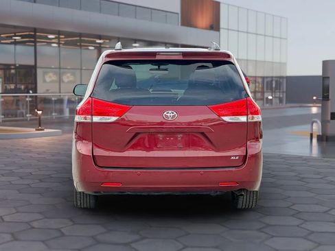 Used 2014 Toyota Sienna XLE FWD image 9