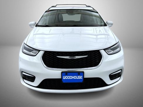 Certified 2022 Chrysler Pacifica Touring-L FWD image 2