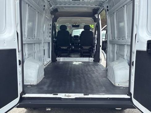 Used 2024 RAM ProMaster 2500 w/ Convenience Group image 11