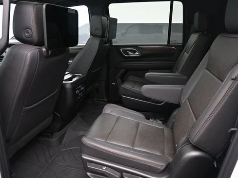 Used 2023 Chevrolet Suburban High Country w/ Advanced Technology Package AWD/4WD image 18