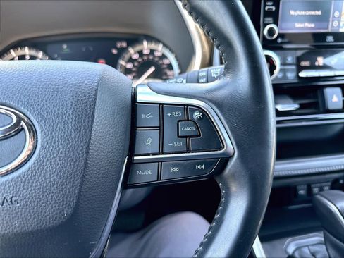 Used 2021 Toyota Highlander XSE AWD/4WD image 22