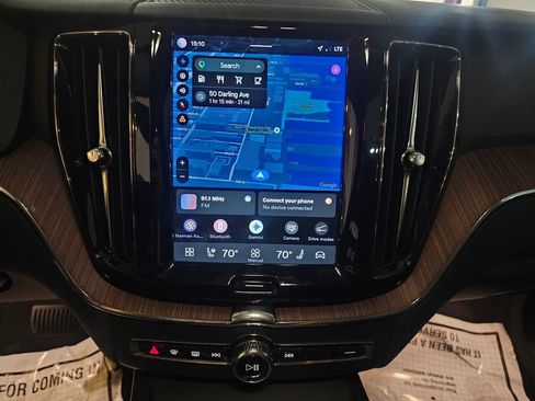 Certified 2022 Volvo XC60 B5 Momentum w/ Climate Package AWD/4WD image 21