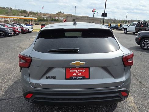 New 2026 Chevrolet Trax LS w/ LS Convenience Package FWD image 7