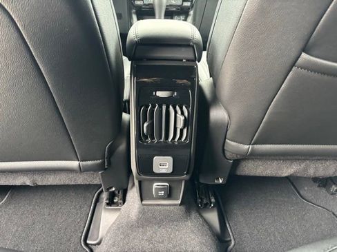 Used 2025 Jeep Compass Limited image 22