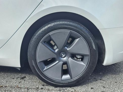 Used 2023 Tesla Model 3 Standard Range image 18