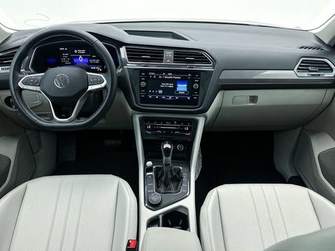 Used 2022 Volkswagen Tiguan SE w/ Panoramic Sunroof Package AWD/4WD image 21