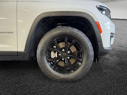 Used 2023 Jeep Grand Cherokee L Limited AWD/4WD image 11