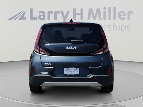 Used 2023 Kia Soul LX w/ Option Group 015 FWD image 4