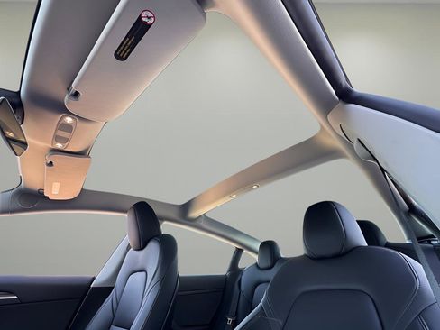 Used 2023 Tesla Model 3 Standard Range image 18