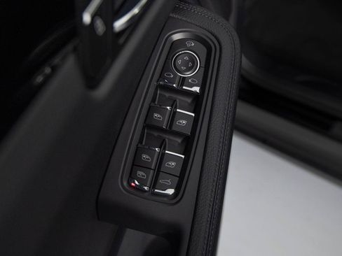 New 2026 Porsche Macan AWD/4WD image 21