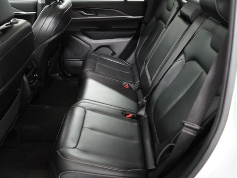 Used 2023 Jeep Grand Cherokee Limited w/ Black Appearance Package AWD/4WD image 28