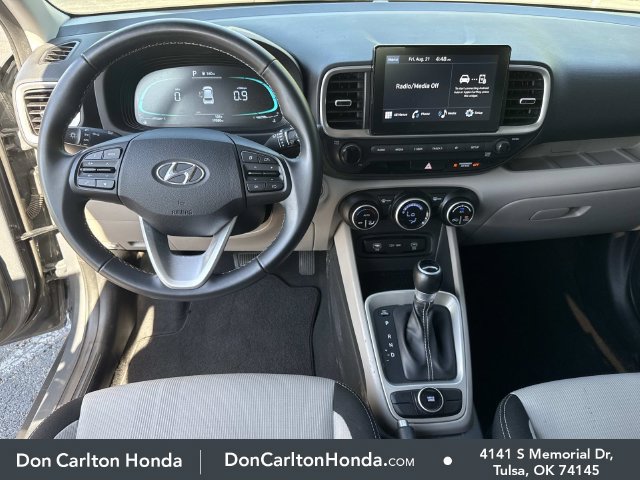 Used 2025 Hyundai Venue SEL FWD image 17