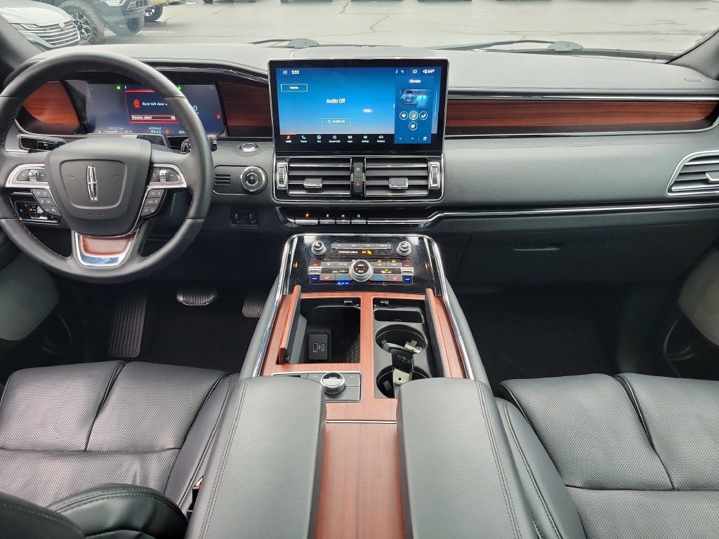 Certified 2023 Lincoln Navigator Reserve AWD/4WD image 11