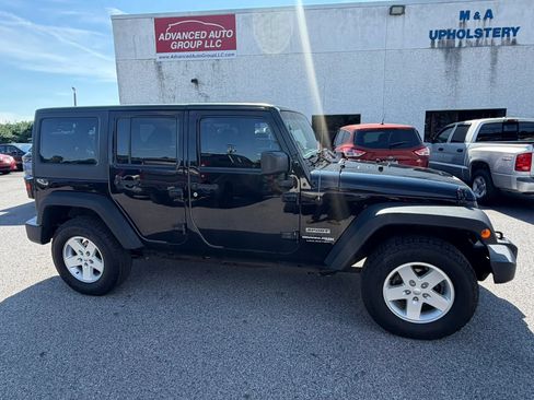 Used 2018 Jeep Wrangler Unlimited Sport w/ Connectivity Group AWD/4WD image 2