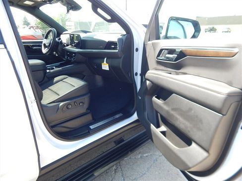 Used 2026 Chevrolet Suburban High Country AWD/4WD image 16